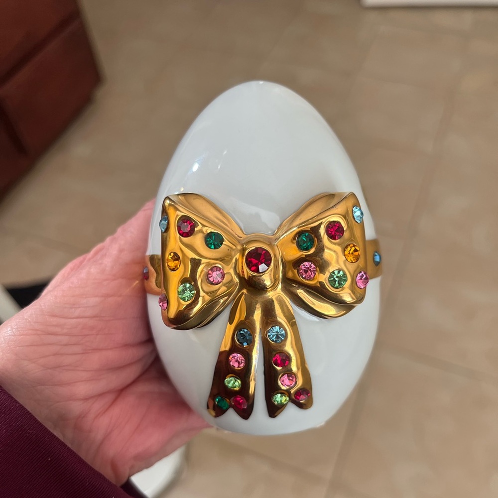 Capodimonte Polaris Egg Figurine with Swarovski Crystals, 24K Gold - Picture 2 of 16